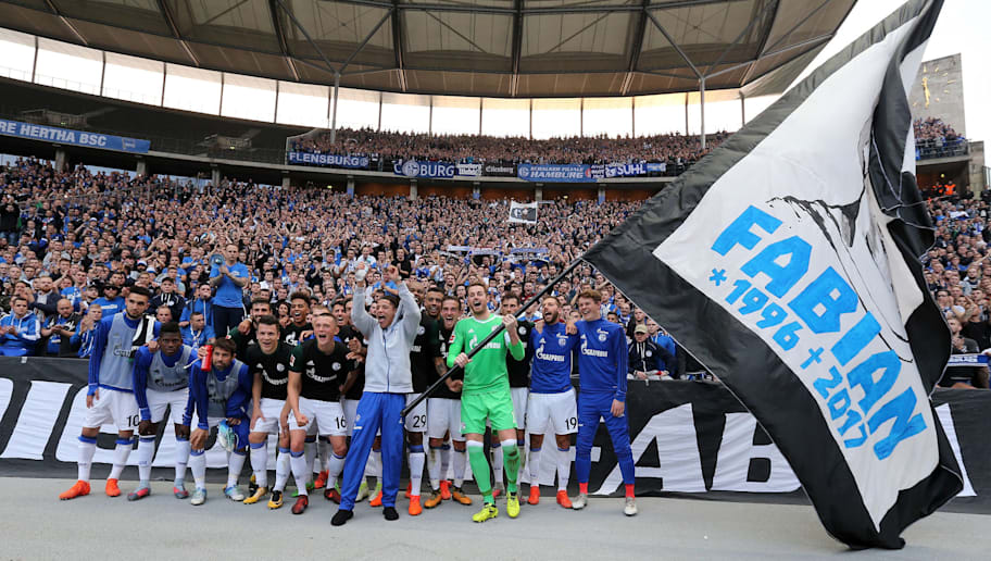 FC Schalke 04: Fans und Mannschaft gedenken einem ...