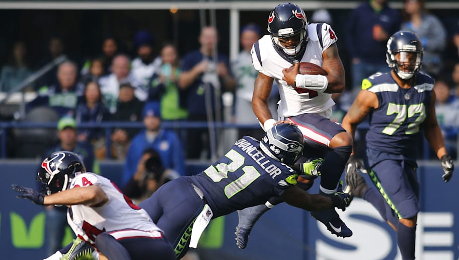 VIDEO Deshaun Watson May Have Injured Knee on This Play