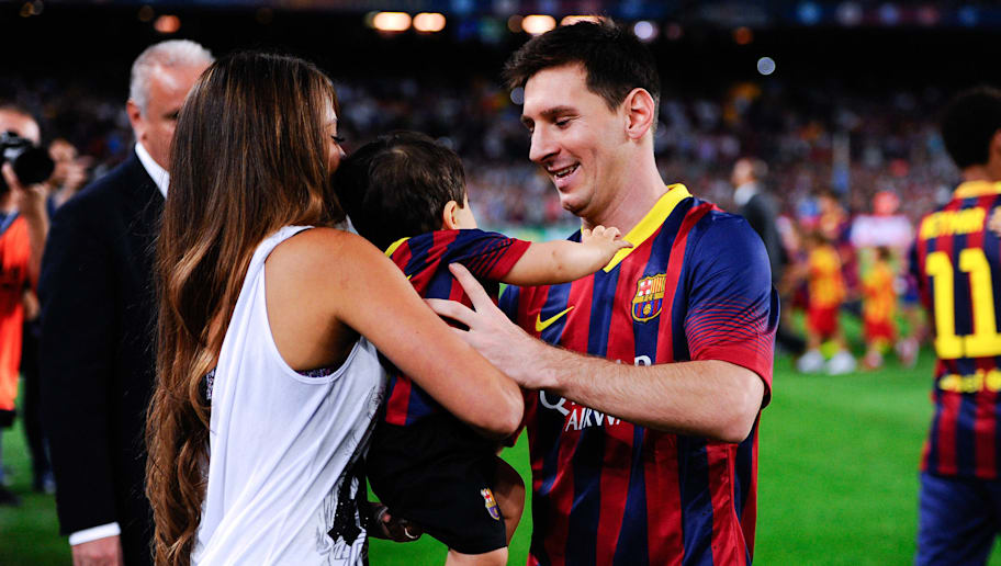 Insolite La Bourde De La Femme De Lionel Messi 90min