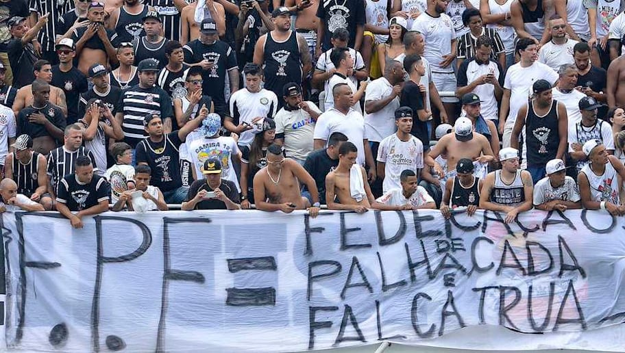 Lista Os 8 Protestos Mais Engracados Do Futebol Brasileiro 90min