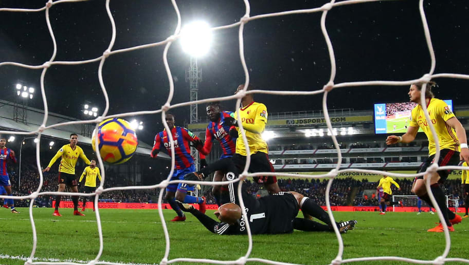 LONDON, ENGLAND - DECEMBER 12:  Bakary Sako of Crystal Palace scores the first Crystal Palace goal during the Premier League match between Crystal Palace and Watford at Selhurst Park on December 12, 2017 in London, England.  (Photo by Catherine Ivill/Getty Images)