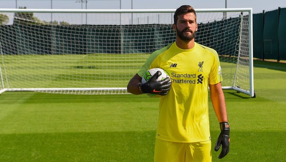 Mohamed Salah Yakinkan Alisson Pindah Ke Liverpool 90min