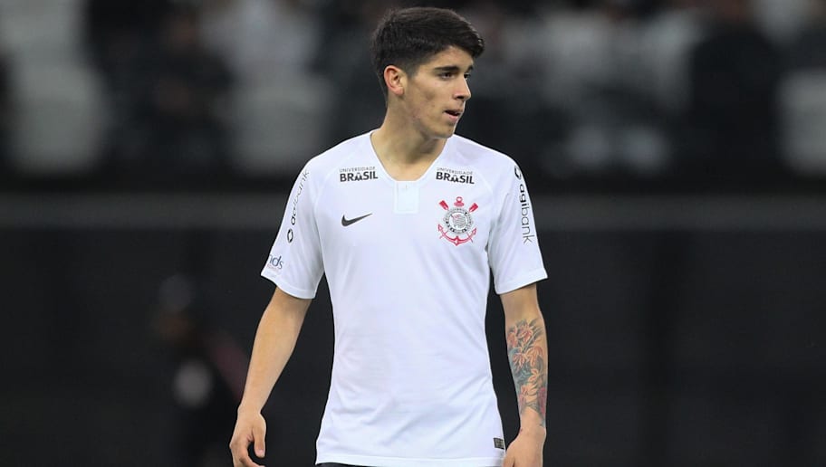 Corinthians registra na CBF o novo contrato do chileno Araos