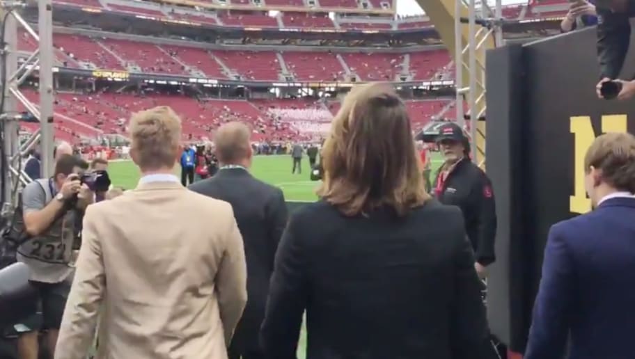 Video Clemson Qb Trevor Lawrence Walks Into Levis Stadium
