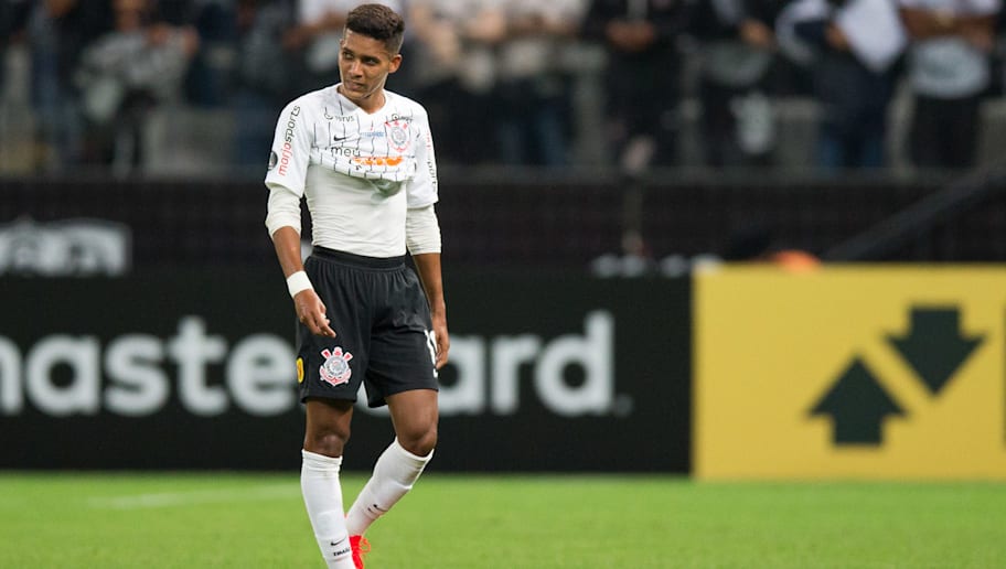 Estafe de Pedrinho acredita que meia não voltará a defender o Corinthians