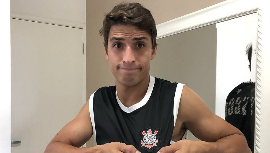 Ex-BBB, Felipe Prior pede ajuda de Carol Portaluppi para Renato ir para o Corinthians