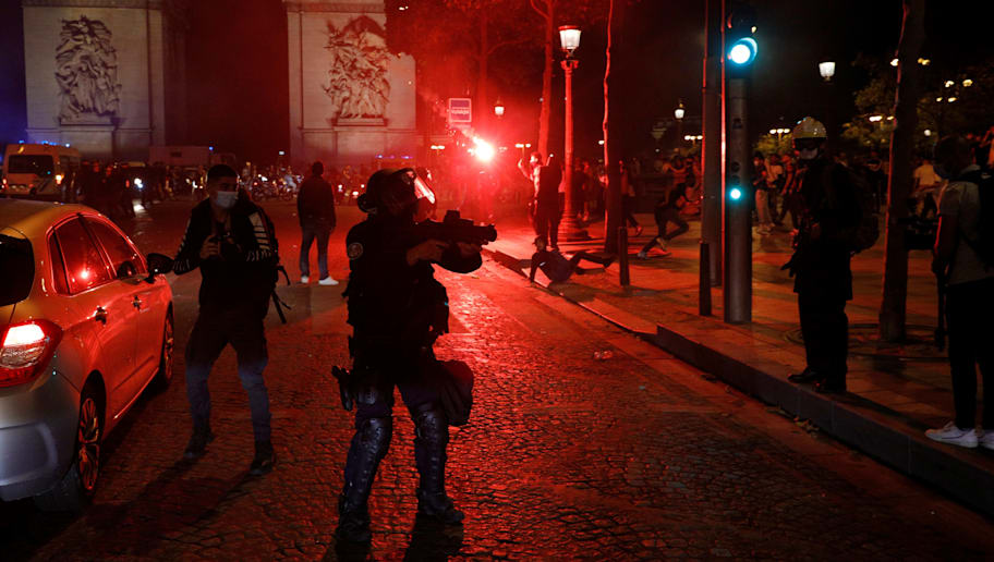 Video Des Debordements Sur Les Champs Elysees Apres La Victoire Du Psg 90min