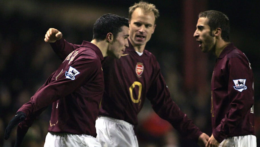 Arsenal's Robin Van Persie (L) celebrate