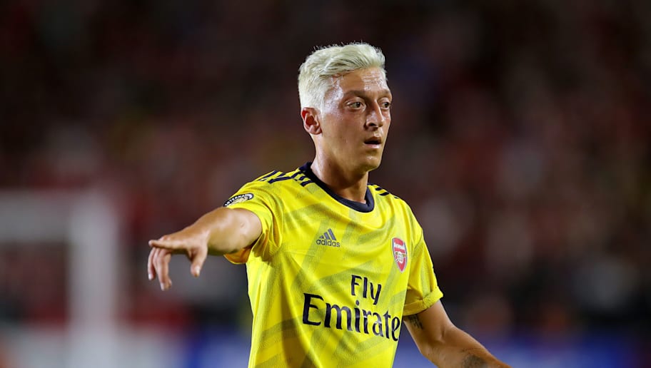 Unai Emery Tegaskan Mesut Ozil Akan Bertahan di Arsenal ...