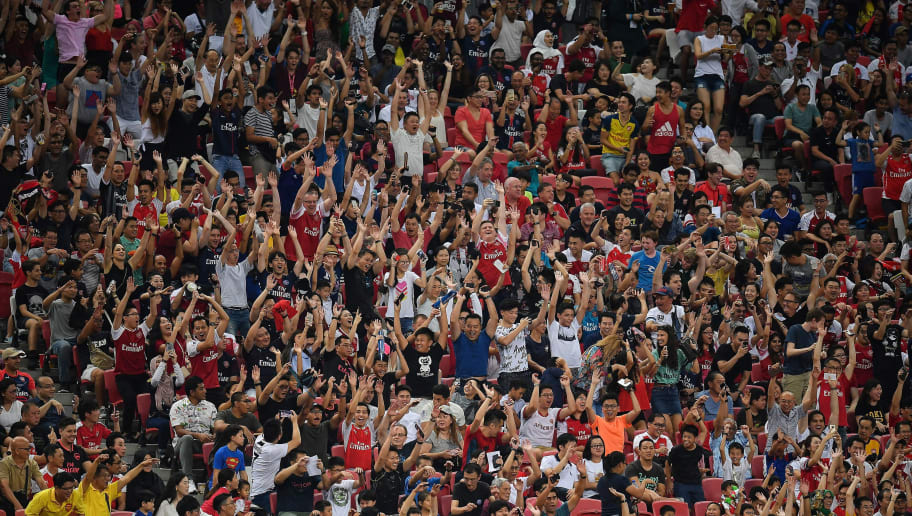 SINGAPORE - JULY 28: Fan plays wave during the International Champions Cup match between Arsenal and Paris Saint Germain at the National Stadium on July 28, 2018 in Singapore.  (Photo by Thananuwat Srirasant/Getty Images  for ICC)