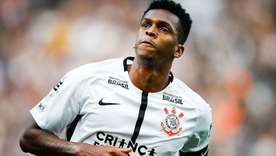Na mira de rivais, Jô abre o jogo e fala sobre retornar ao Corinthians