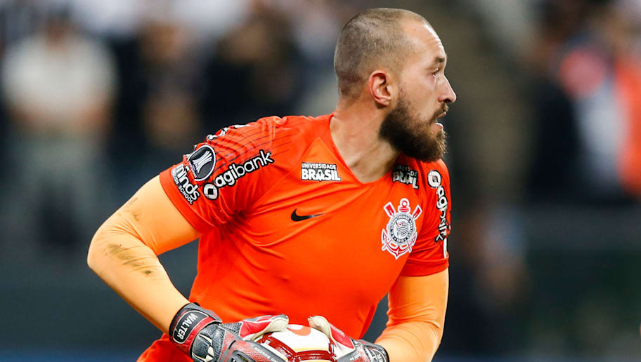 Torcida do Corinthians faz campanha pedindo a renovação de Walter