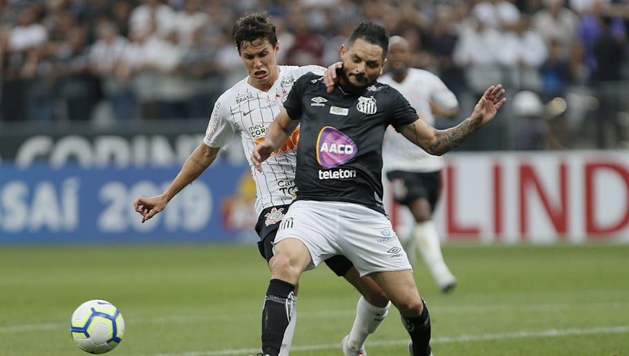 Tirou onda: Corinthians vence clássico e provoca Santos nas redes sociais