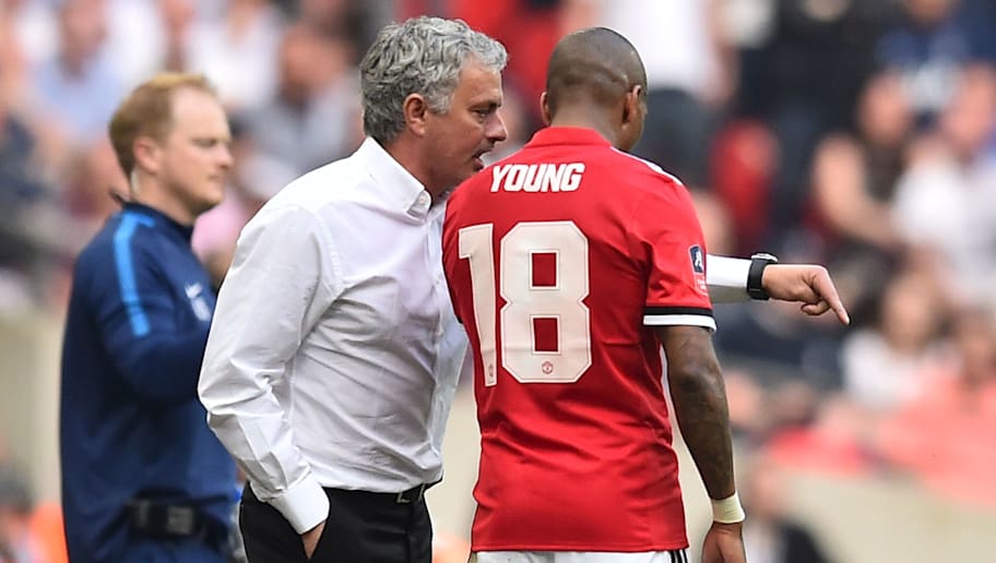 Mourinho Pastikan Ashley Young Akan Jadi Pemain Andalannya Musim Depan 90min