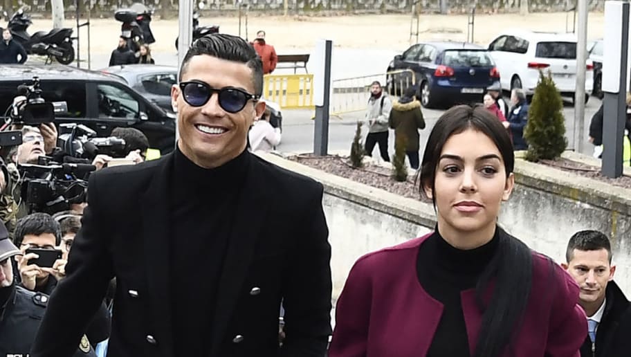 NÓNG: Đích thân người yêu của Ronaldo Georgina lên tiếng về tin đồn có thai