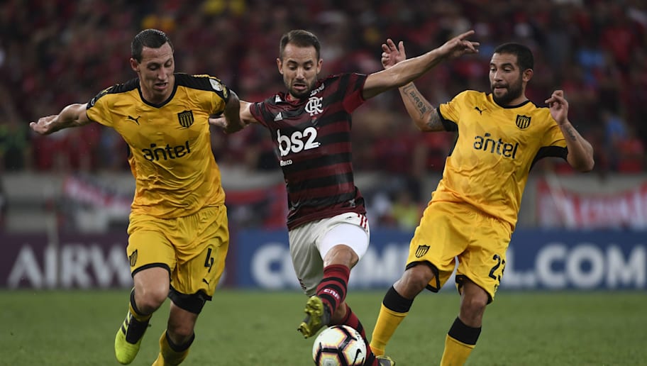 Fla desembarca no Rio comemorando classificação: Sentimento de alegria