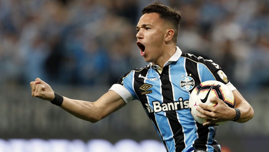 Roma demonstra interesse no jovem Pepê, mas pedida do Grêmio é alta