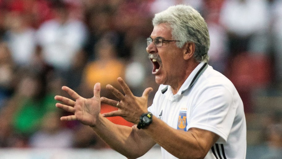 Tuca Ferretti niega haber insultado a un aficionado de Tigres en el partido ante América