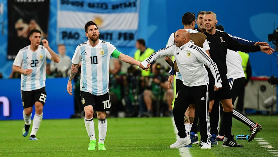 Soll Ich Kun Bringen Trainer Sampaoli Fragt Messi Um Erlaubnis German Site