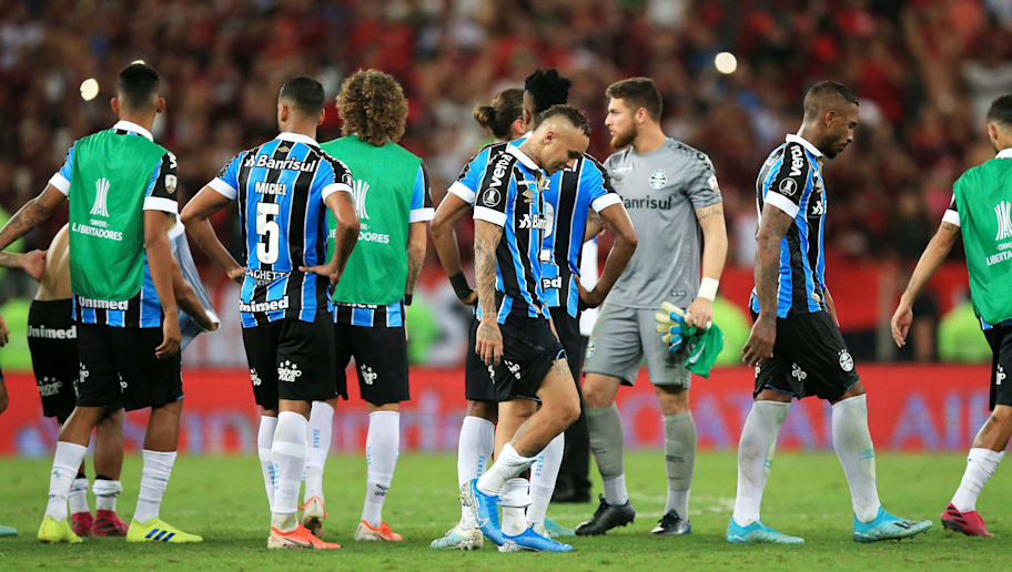 Afastado do grupo, jogador aciona justiça contra o Grêmio e pede rescisão de contrato; confira