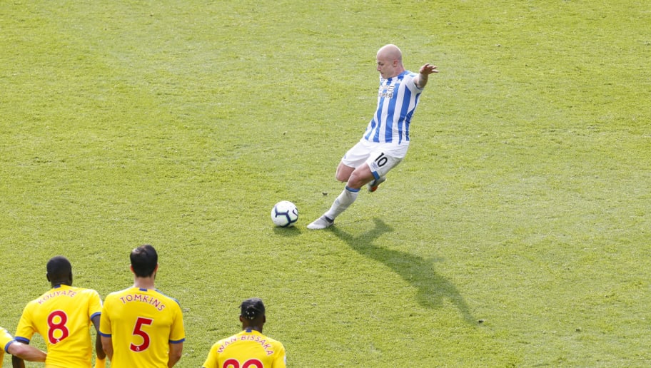 HUDDERSFIELD, ENGLAND - SEPTEMBER 15: Aaron Mooy of Huddersfield Town takes a free kick during the Premier League match between Huddersfield Town and Crystal Palace at John Smith's Stadium on September 15, 2018 in Huddersfield, United Kingdom. (Photo by John Early/Getty Images)