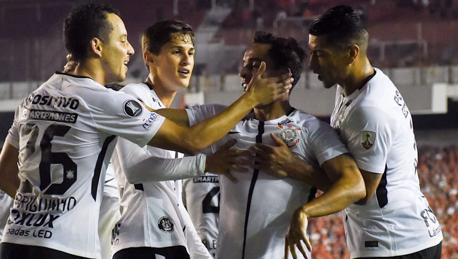 Agente revela procura de Cruzeiro e Vasco por ex-Corinthians; clube mineiro se manifesta