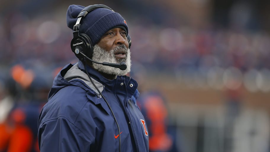 Illinois Surprisingly Extends Head Coach Lovie Smith After 4 8