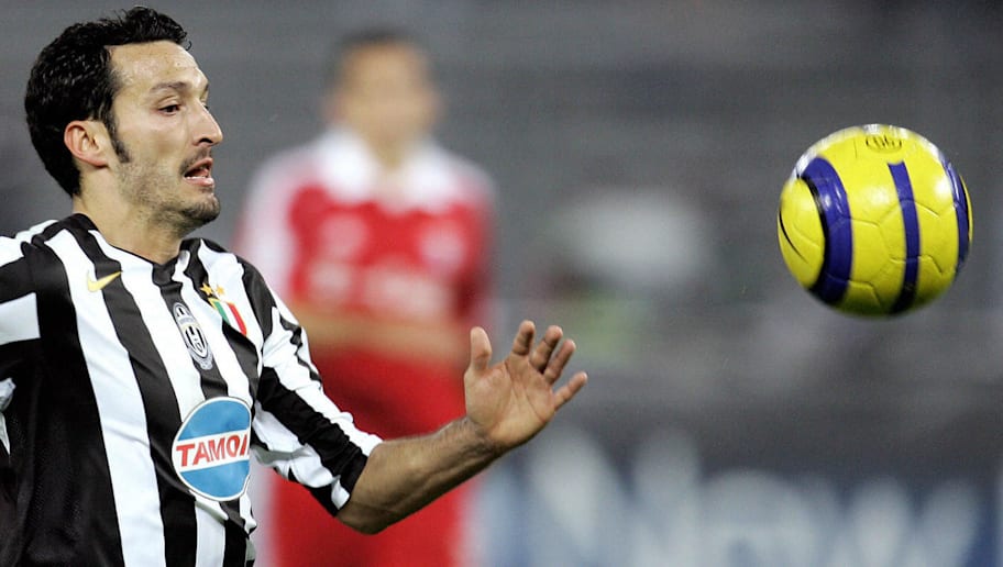 Juventus' defender Gianluca Zambrotta (R