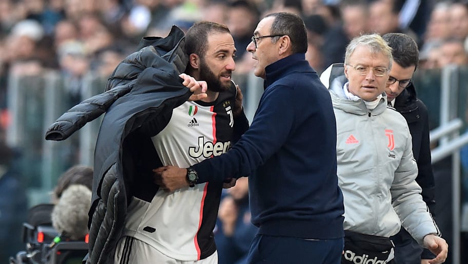 Juve Higuain Alla Dybala Non Gradisce Il Cambio E Le