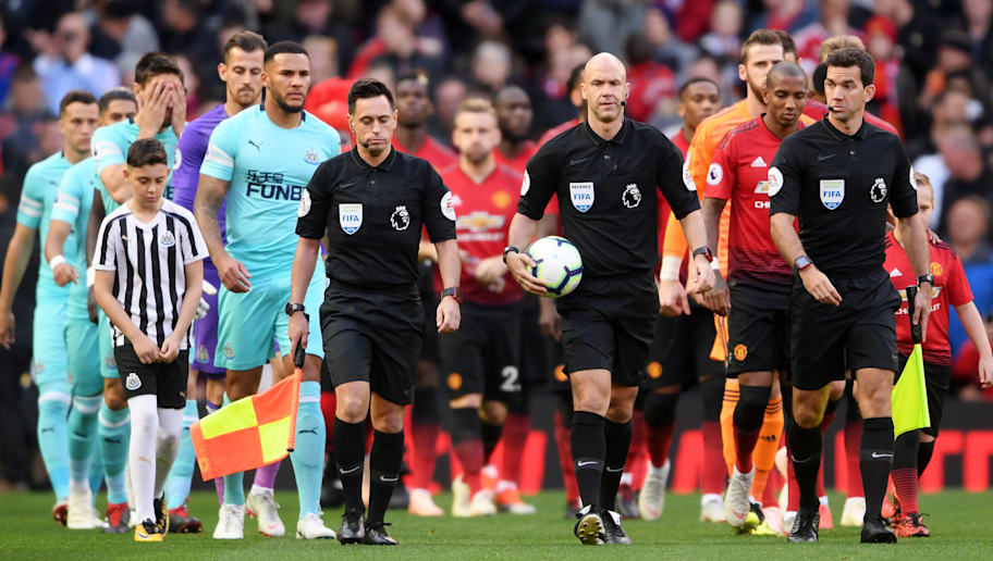 Mark Clattenberg Claims Anthony Taylor Made Error During Man Utd S Win Against Newcastle 90min