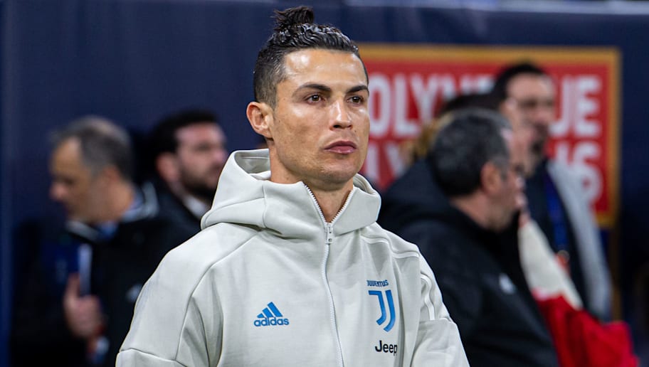 Olympique Lyon v Juventus - UEFA Champions League Round of 16: First Leg
