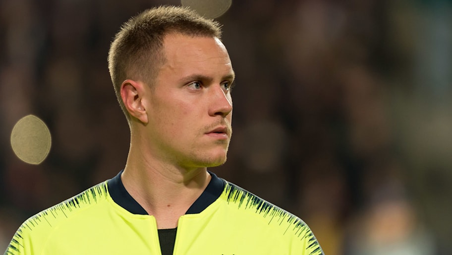 EINDHOVEN, NETHERLANDS - NOVEMBER 28: Goalkeeper Marc-Andre ter Stegen of Barcelona looks on during the Group B match of the UEFA Champions League between PSV and FC Barcelona at Philips Stadion on November 28, 2018 in Eindhoven, Netherlands. (Photo by TF-Images/TF-Images via Getty Images)