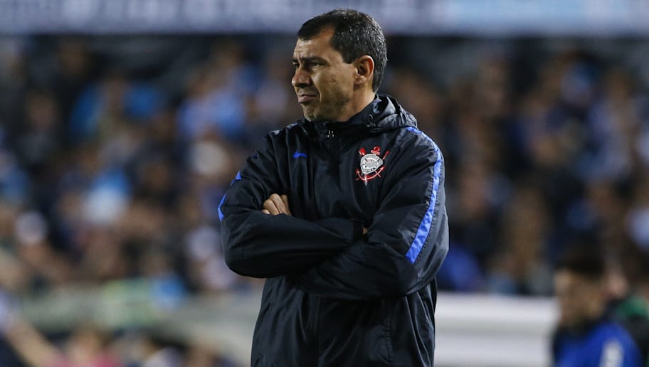 Carille desiste de Corinthians ofensivo e irá voltar com esquema defensivo até o fim do ano