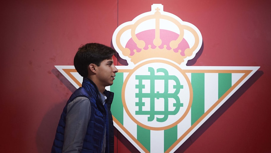 Diego Lainez no necesariamente crece más en el Real Betis que en el América