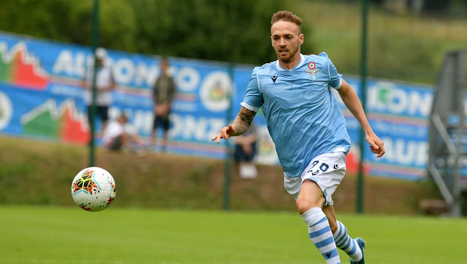 Tegola Lazio: frattura alla mano per Manuel Lazzari ...