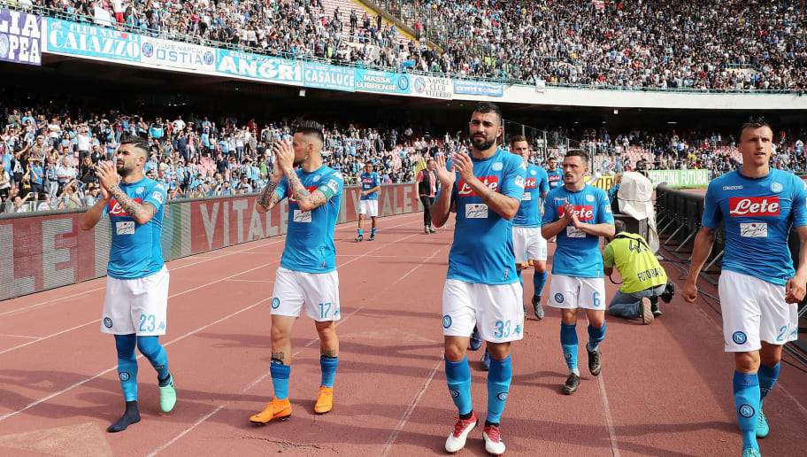 NAPLES, ITALY - MAY 06:  Players of SSC Napoli show their disappointment to their supporters after the serie A match between SSC Napoli and Torino FC at Stadio San Paolo on May 6, 2018 in Naples, Italy.  (Photo by Francesco Pecoraro/Getty Images)