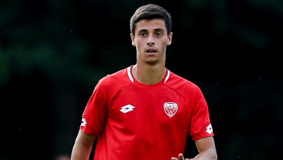 Soccrates Images/GettyImages SAVERNE, FRANCE - JULY 14: Enzo Loiodice of FCO Dijon during the Club Friendly match between Strasbourg v Dijon FCO at the Stade de Haut Barr on July 14, 2018 in Saverne France (Photo by Erwin Spek/Soccrates/Getty Images)