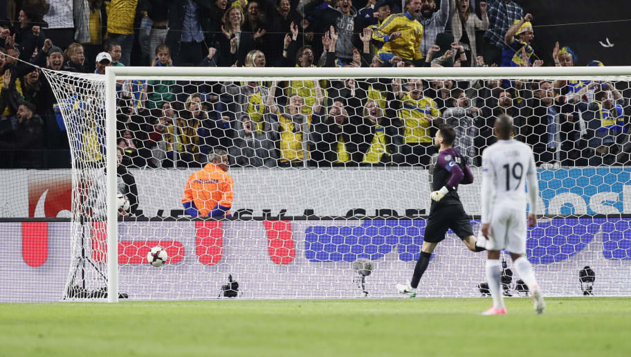 SOLNA, SWEDEN - JUNE 09: Hugo Lloris of France watches as the ball goes in to the goal to make it 2-1 from a shot by Ola Toivonen of Sweden in the 93rd minute during the FIFA 2018 World Cup Qualifier between Sweden and France at Friends Arena on June 9, 2017 in Solna, Sweden. (Photo by Nils Petter Nilsson/Ombrello/Getty Images)
