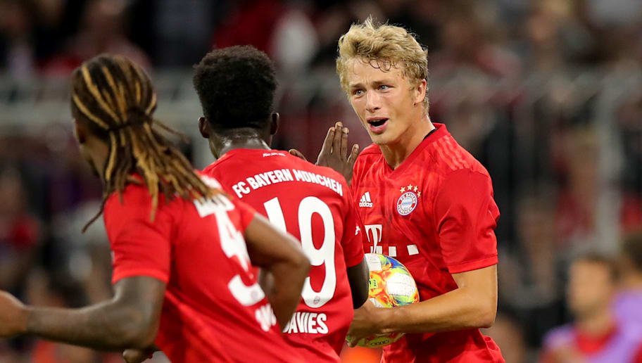 Fc Bayern Arp Und Davies Reisen Mit Der Reserve Zum Nachsten