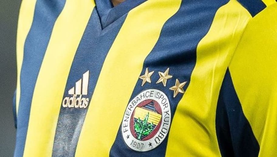 Bir Faktoring Sirketi Fenerbahce Nin Iki Minibusune Haciz Getirtti 90min