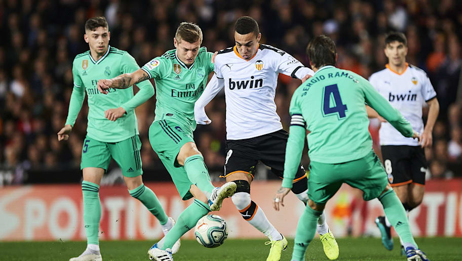 Substituto De Suarez Barcelona Tenta Emprestimo De Centroavante Do Valencia 90min