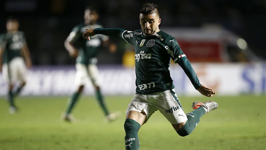 Pai de Victor Luís abre o jogo sobre propostas para sair do Palmeiras