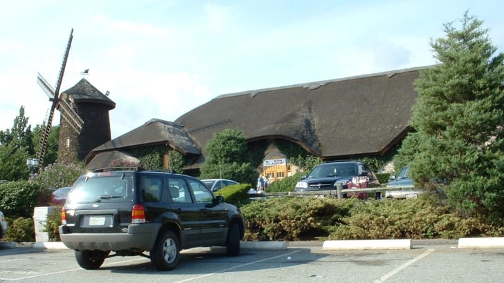 7 Wholesale Facts About Christmas Tree Shops | Mental Floss