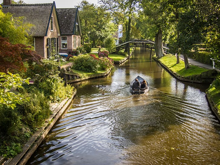 There Are Almost No Roads In Giethoorn Holland Just Waterways Mental Floss
