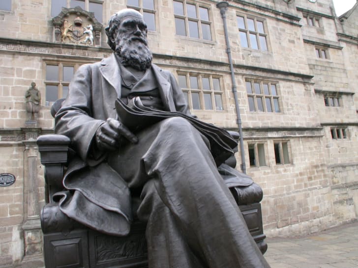 Statue of Charles Darwin