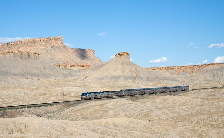 1983年7月,美国铁路公司(amtrak)取代了丹佛大西部铁路公司(denver &