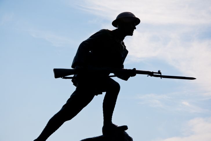 Silhouette of a World War I doughboy soldier.