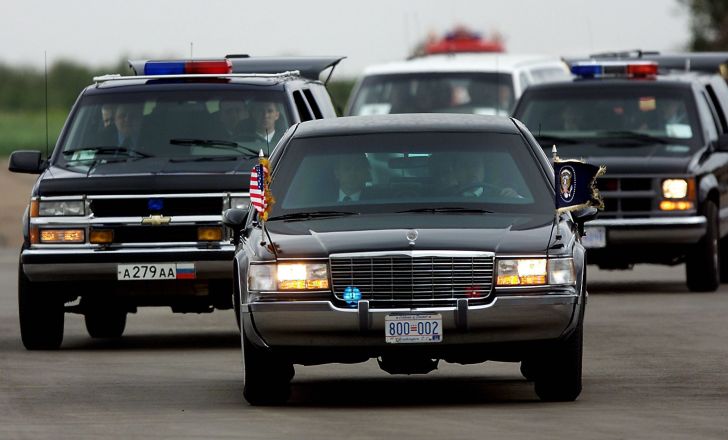 The presidential motorcade shows the proper flag placement for the front of a car.