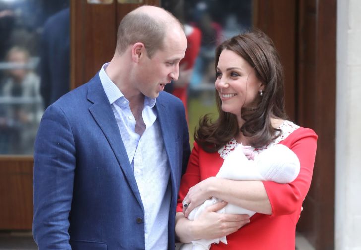 Prince William, Duke of Cambridge and Catherine, Duchess of Cambridge depart the Lindo Wing with their newborn son at St Mary's Hospital on April 23, 2018 in London, England