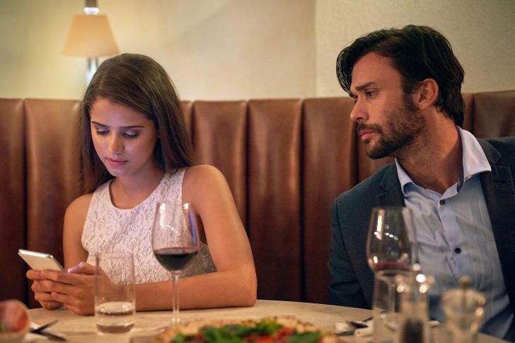 woman being indifferent on date